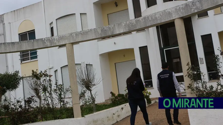 Dona do lar de Riachos admite que escondeu morte e diz-se arrependida