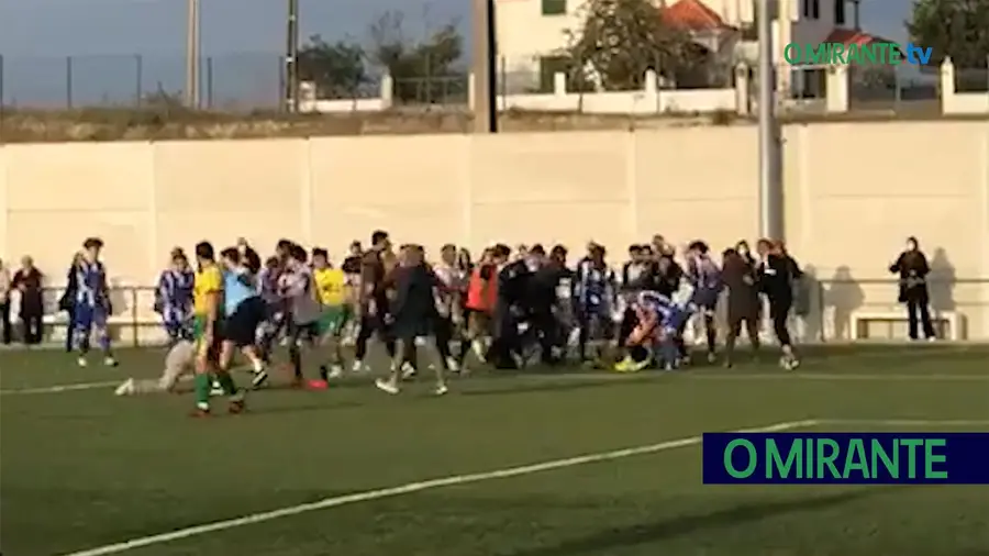 Edição Semanal. Jogo de juniores entre Torres Novas e Marinhais acaba ao murro e pontapé