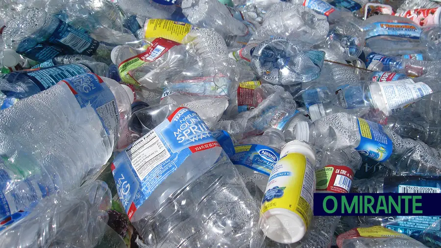 Produção anual de plástico e resíduos de plástico duplicou em duas décadas