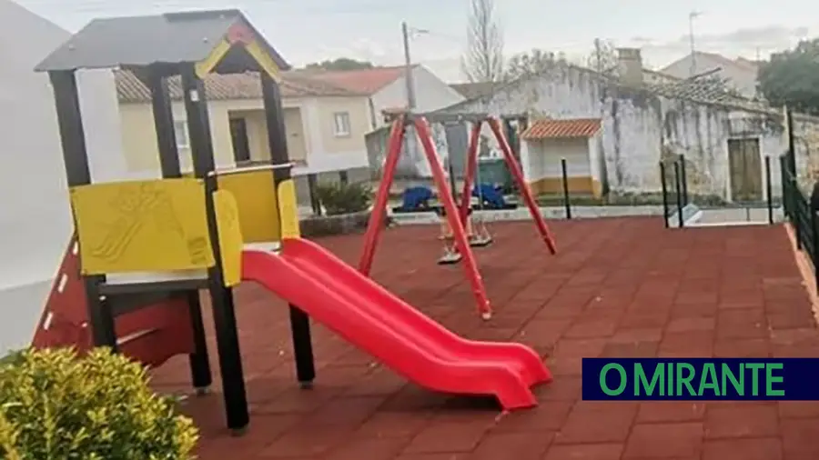 Parque infantil de Vila Nova de Casével requalificado