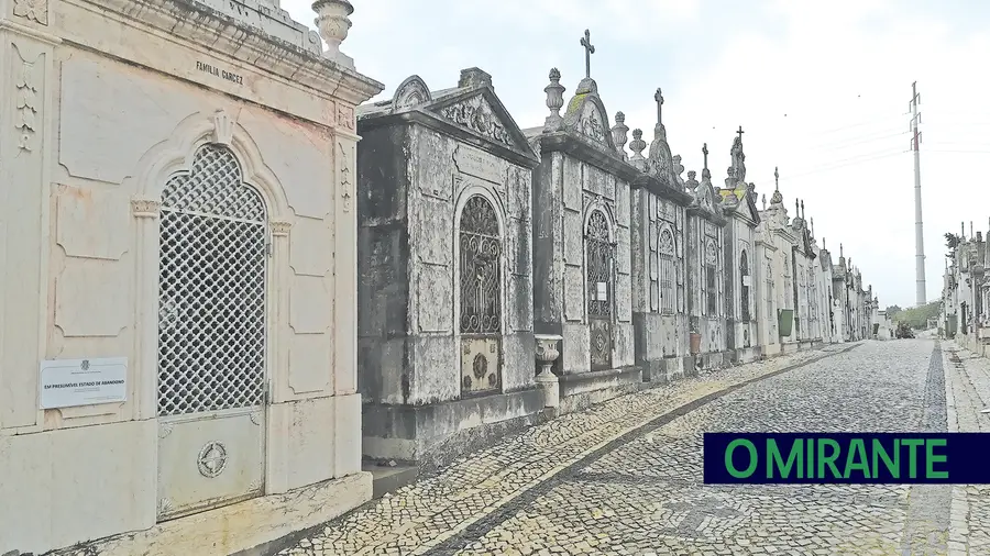 Cemitério de Vila Franca de Xira precisa de obras urgentes de 400 mil euros