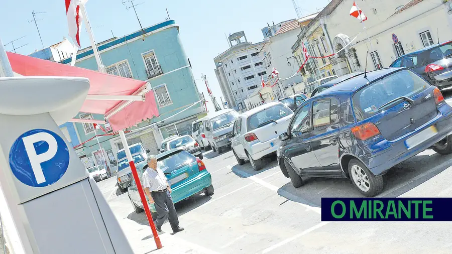 Passe para residentes poderia ser uma solução para quem vive no centro de Vila Franca de Xira e não consegue encontrar estacionamento