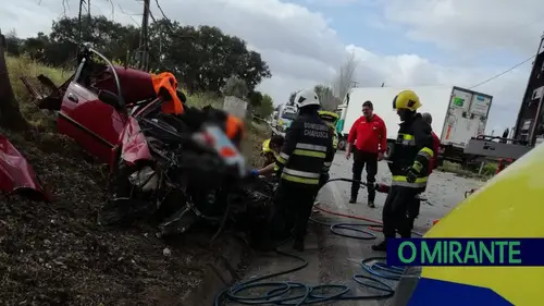 Uma das fotos do acidente que demostra a violência do embate.