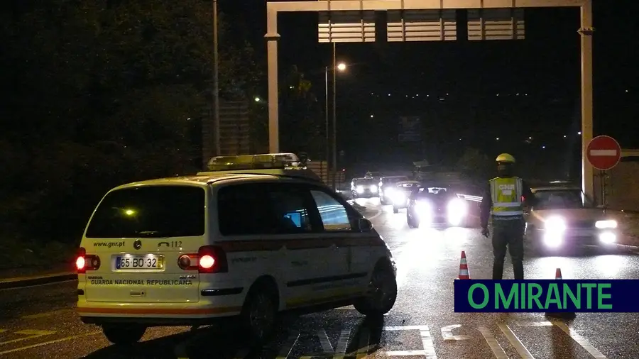 Da operação da GNR na A1 em Santarém resultaram 65 autos de infracções rodoviárias e uma situação desumana para alguns condutores que estiveram mais de 3 horas retidos numa fila que chegou aos 10 km