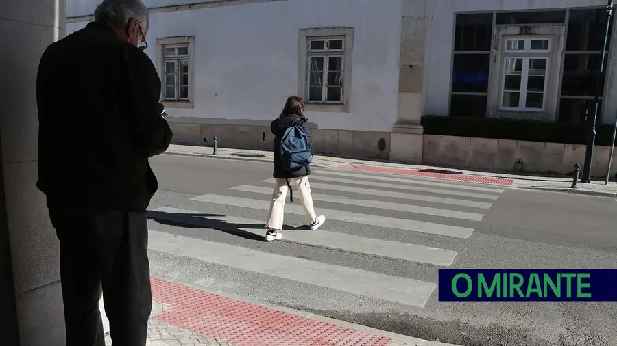 Primeiras passadeiras  em Almeirim sinalizadas para cegos 