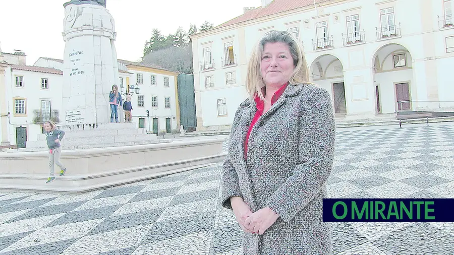 Anabela Freitas, presidente da Câmara de Tomar, não quer aceitar transferências na área da Saúde