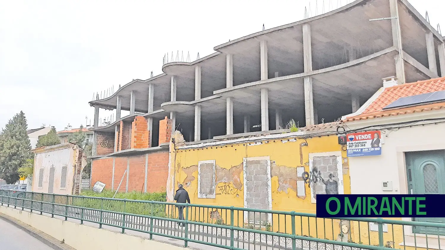 O MIRANTE | Continuam por demolir construções problemáticas no ...