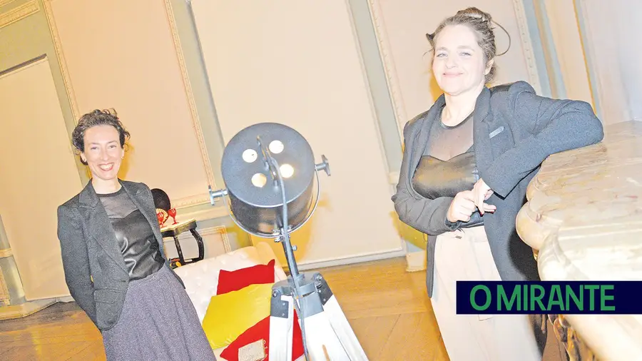 Susy Santos e Cristina Rodrigues Pereira da Inestética conduzem os visitantes numa viagem sensorial às histórias escondidas do Palácio do Sobralinho