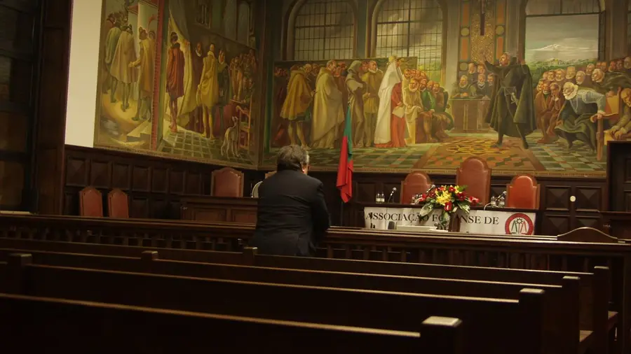 Tribunal de Santarem, sala de audiencias, 24nov2004