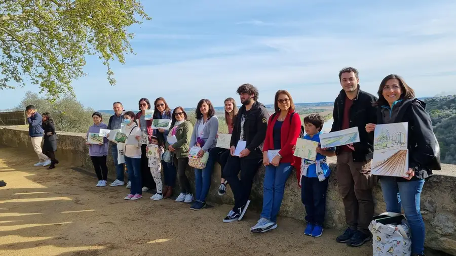 Galeria de Fotos. Urban Sketchers Ribatejo reuniram-se no jardim das Portas do Sol em Santarém