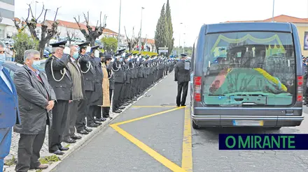 Corpo de Fábio Guerra foi recebido com uma guarda de honra junto à Escola Prática de Polícia