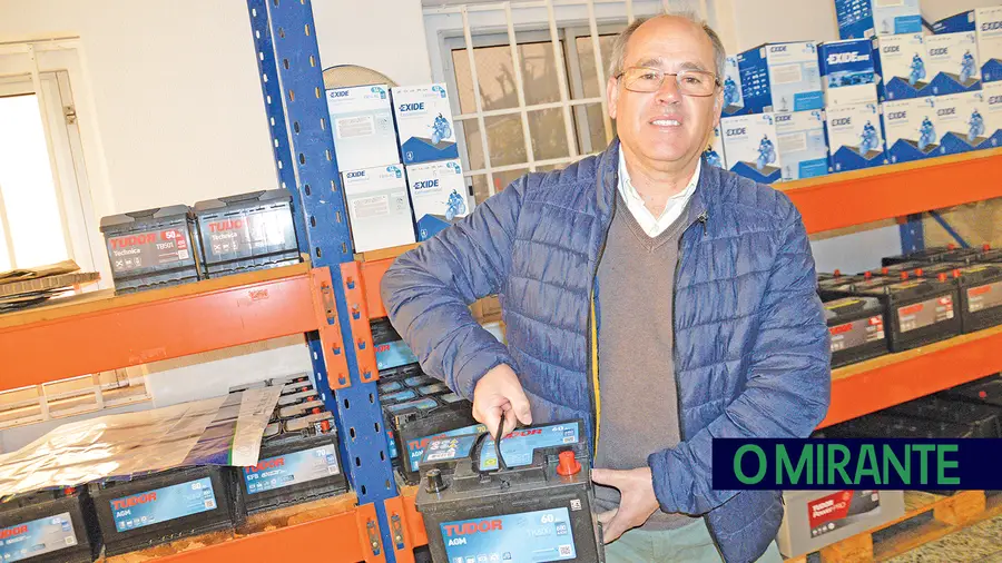 José Gonçalves Casimiro, 60 anos, transformou a Baterias Sobrali, no Sobralinho, num caso de sucesso em toda a região