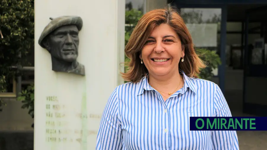 Isabel Veiga é professora há 27 anos e directora do Agrupamento de Escolas Alves Redol há sete