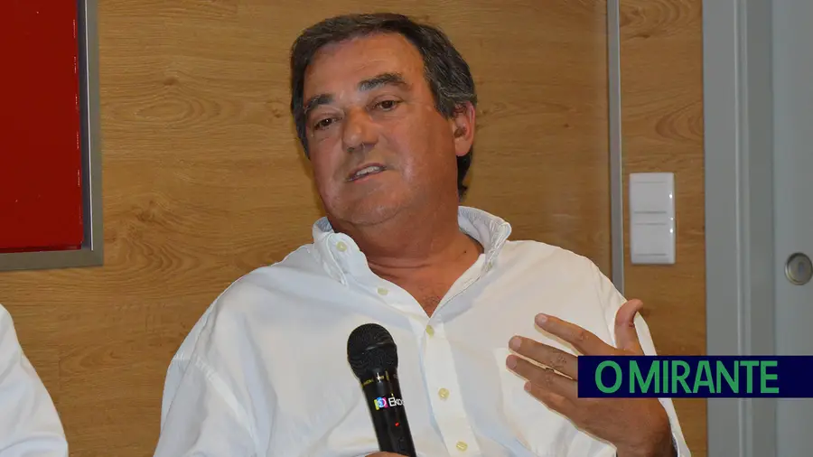 <strong>Oposição acusa Jorge Faria de usurpar funções do presidente da Assembleia Municipal do Entroncamento</strong>