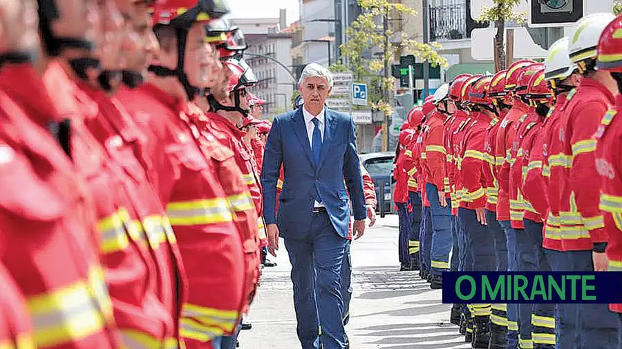 Câmara de Ourém, presidida por Luís Albuquerque, distinguida com a atribuição da Fénix de Honra pela Liga dos Bombeiros Portugueses. FOTO – bvourem.pt