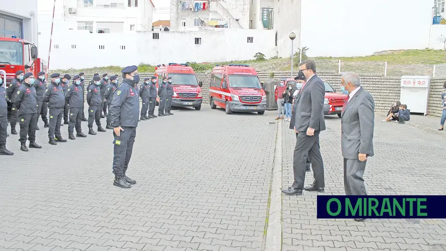 Ricardo Gonçalves e Diamantino Duarte durante as celebrações dos 150 anos dos Bombeiros Voluntários de Santarém, em Dezembro de 2021