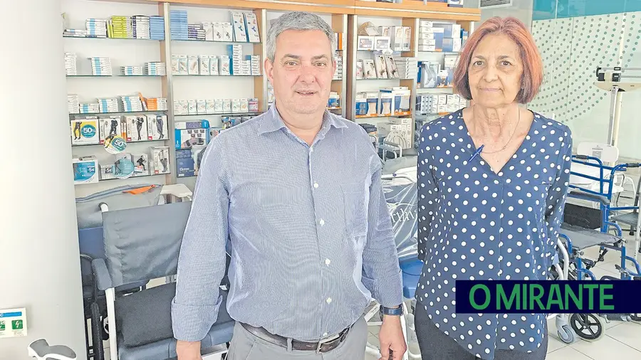 Sérgio Neves com a colaboradora Manuela Vieira. fotoDR
