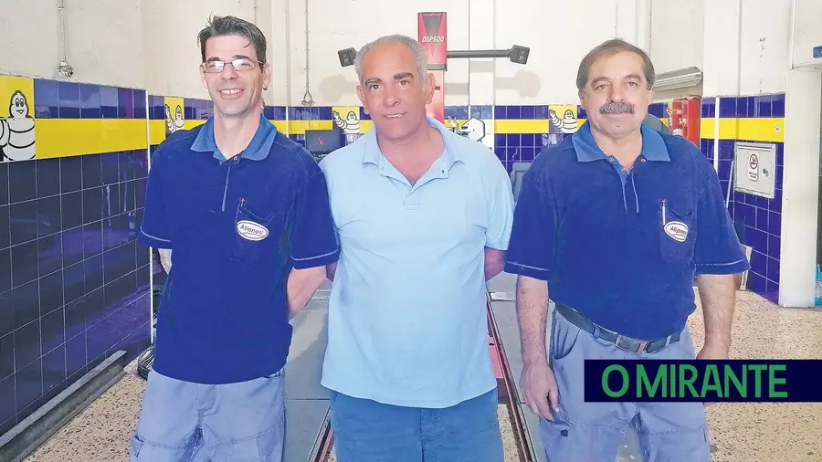 A Alipneu foi fundada em 1982 por João Pereira (ao centro) que conta com a colaboração de Vitor Cunha e Mário Nabais. fotoDR