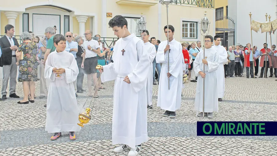 Procissão pelas ruas de Alverca é um dos momentos simbólicos da festa da cidade que arranca a 25 de Junho