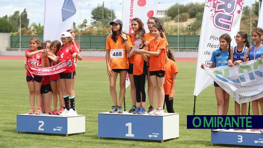 A Associação Escola de Atletismo do Cartaxo venceu colectivamenteb a competição feminina. FOTO – Facebook Associação Escola de Atletismo Correr+ do Cartaxo