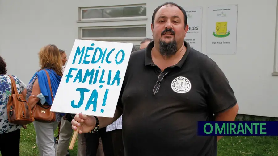 Galeria de Fotos. Utentes protestam contra falta de médicos em Alcorochel e Parceiros de Igreja 