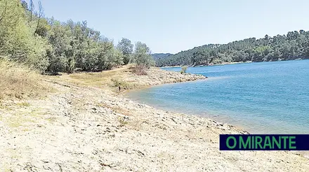 Câmara de Tomar está a concluir a empreitada para a criação da praia fluvial de Alqueidão, na albufeira do Castelo de Bode