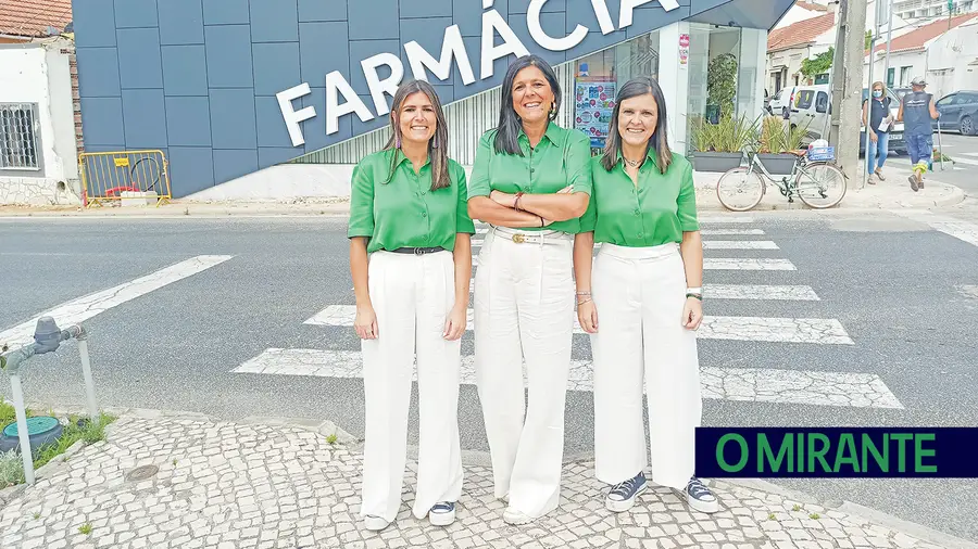 Teresa Miguens e as duas irmãs, Filipa e Ana, são os rostos da farmácia Miguens de Benavente que tem agora novas e mais modernas instalações