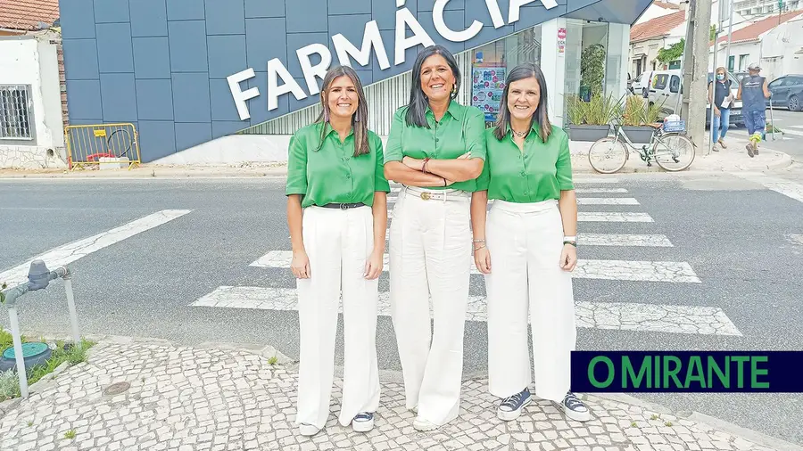 Teresa Miguens e as duas irmãs, Filipa e Ana, são os rostos da farmácia Miguens de Benavente que tem agora novas e mais modernas instalações