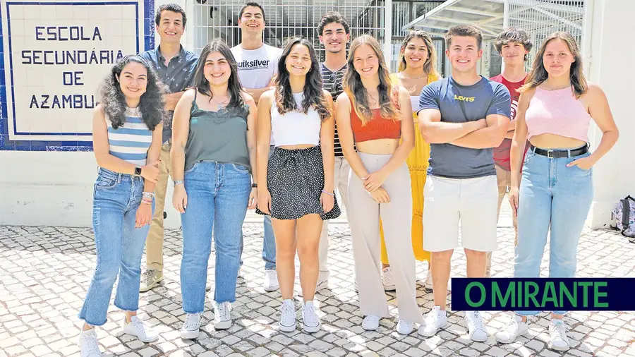 Alunos da associação de estudantes querem ser ouvidos pela direcção da escola e por quem governa
