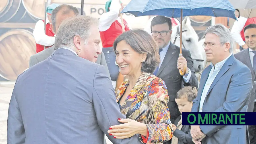 A ministra Maria do Céu Antunes esteve na inauguração da Feira de Agricultura com os autarcas Pedro Ribeiro e Ricardo Gonçalves mas não lhes transmitiu as suas intenções