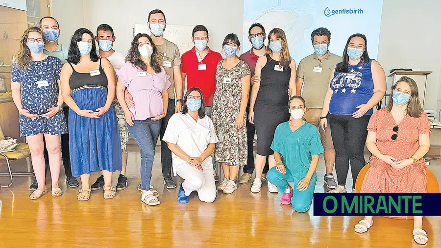 Uma dezena de grávidas e os seus companheiros realizaram sessões semanais para adquirir conhecimentos na área da obstetrícia no Centro Hospitalar do Médio Tejo. FOTO – CHMT