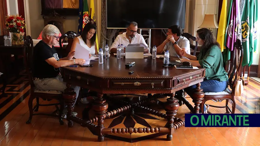 Paulo Queimado faz yoga mas continua irritado
