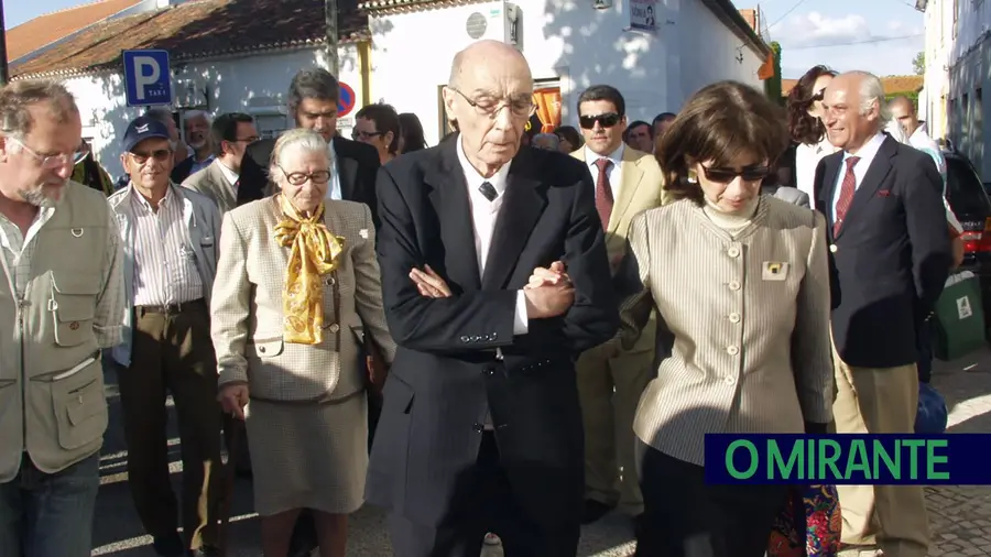 José Saramago na Azinhaga com Pílar del Rio – FOTO ARQUIVO