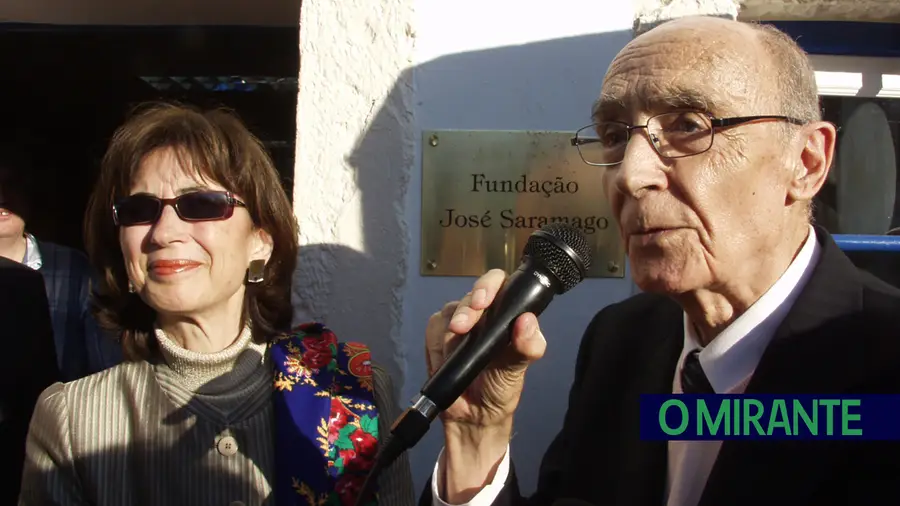 José Saramago com Pílar del Rio na inauguração do Polo da Fundação Saramago em Azinhaga – FOTO ARQUIVO