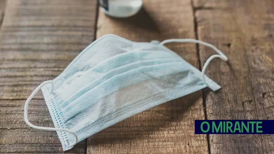Máscaras deixam de ser obrigatórias em hospitais, centros de saúde e lares
