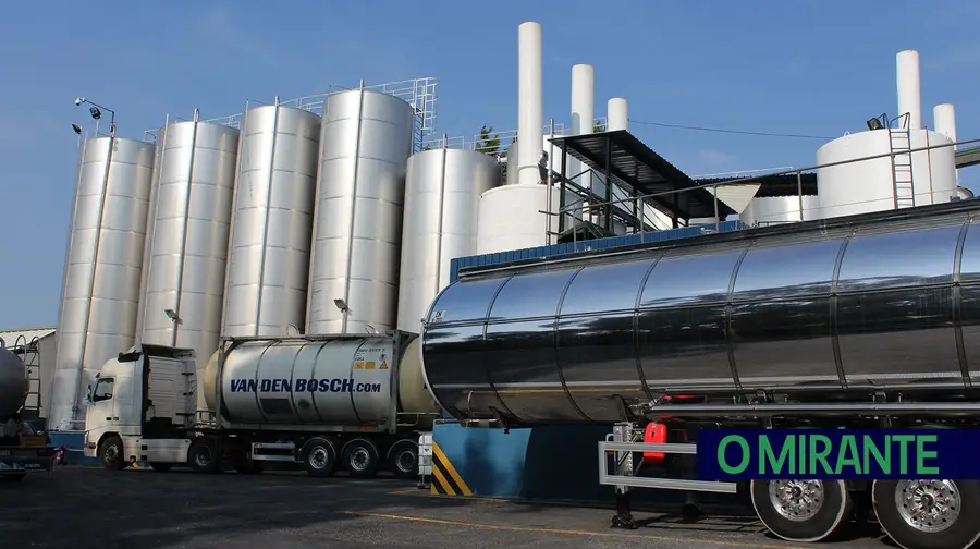 Com o encerramento da Fabrióleo ficaram abandonados 13 depósitos com águas contaminadas no interior da fábrica, no concelho de Torres Novas