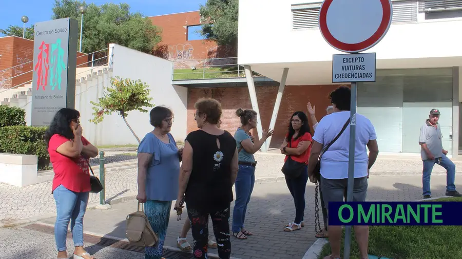 Vídeo. Utentes protestam contra falta de médicos no Bom Sucesso 