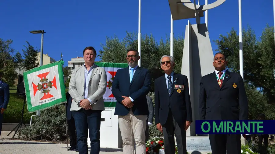 Autarcas, dirigentes associativos e militares assinalaram os 93 anos do núcleo de Vila Franca de Xira já celebrados na nova localização do monumento