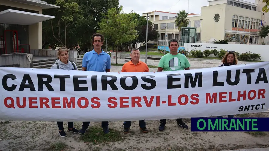 Vídeo. Carteiros protestam no Cartaxo contra mau serviço dos Correios