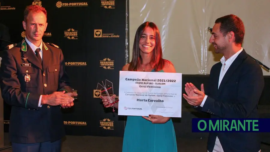 Marta Carvalho, atleta de Santarém, recebeu o galardão de campeã nacional absoluto de slalom da época 2021/2022. fotoDR