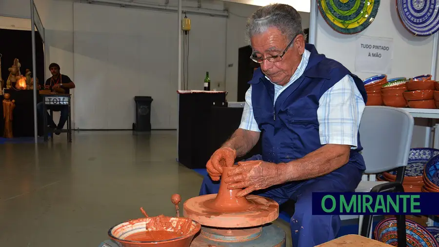 Artesanato é um dos pontos altos da Feira de Outubro e muitos artesãos vão estar a realizar as suas peças ao vivo