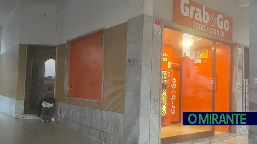 Câmara de Santarém fixa redução de horário em loja que funcionava 24 horas por dia