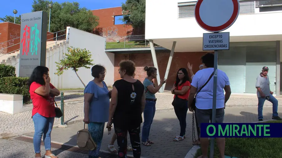 Utentes do Centro de Saúde do Bom Sucesso contestam a falta de médicos na unidade