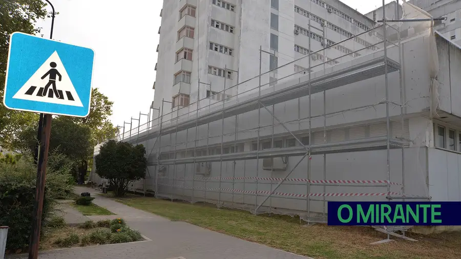 <strong>Hospital de Santarém inicia obras de pintura do edifício </strong>