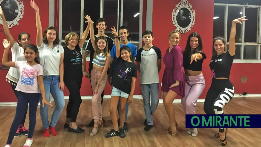 A Academia de Dança Vanessa Silva conta com uma centena de alunos onde as idades vão dos cinco aos oitenta anos