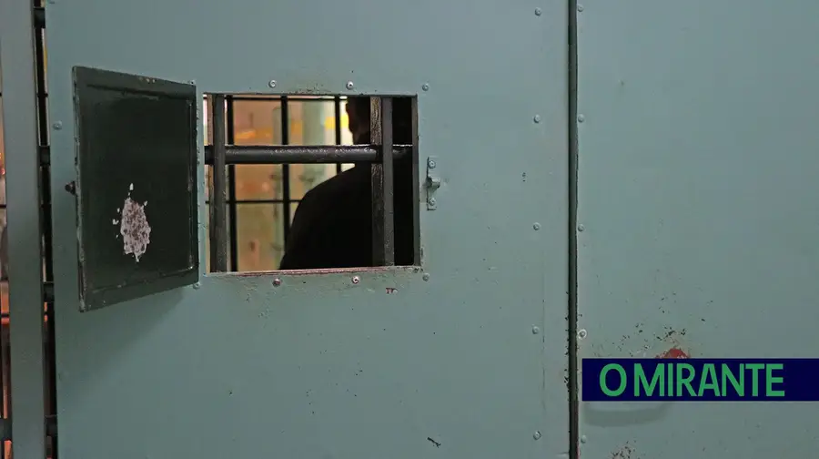 Dois anos na cadeia por violar condições da liberdade condicional