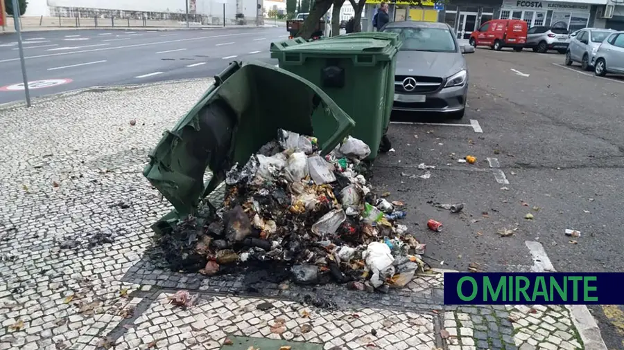 Vândalos incendeiam contentores do lixo em Santarém