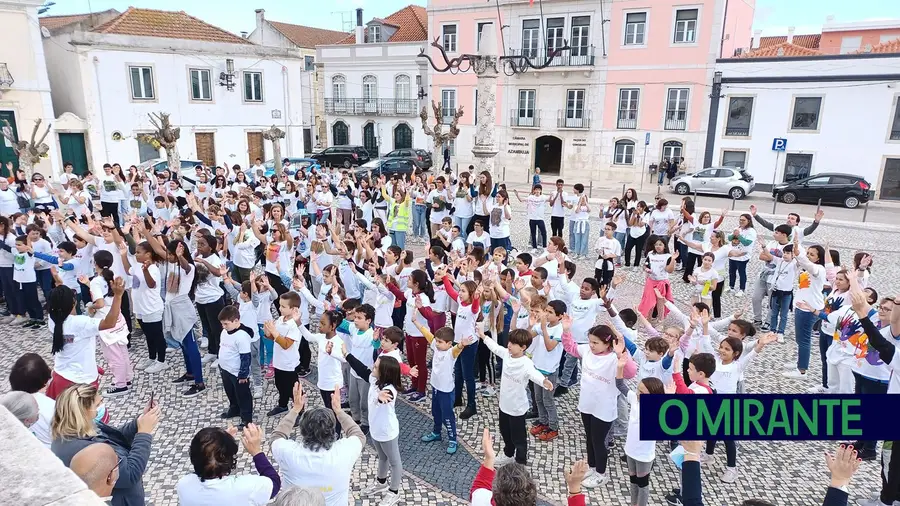 Crianças e jovens de Azambuja caminharam pela igualdade