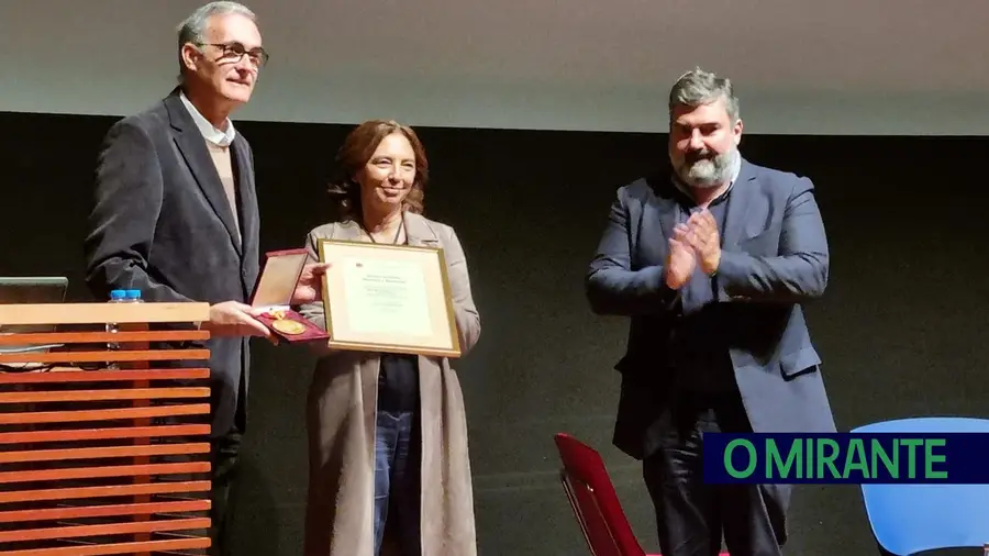 Nuno Domingos recebeu em nome de Pilar Del Rio o prémio Memória e Identidade, atribuído a José Saramago a título póstumo. O prémio foi entregue por Inês de Medeiros, presidente do município de Almada, e Hugo Miguel Pereira, presidente da Associação e do município de Lagos.