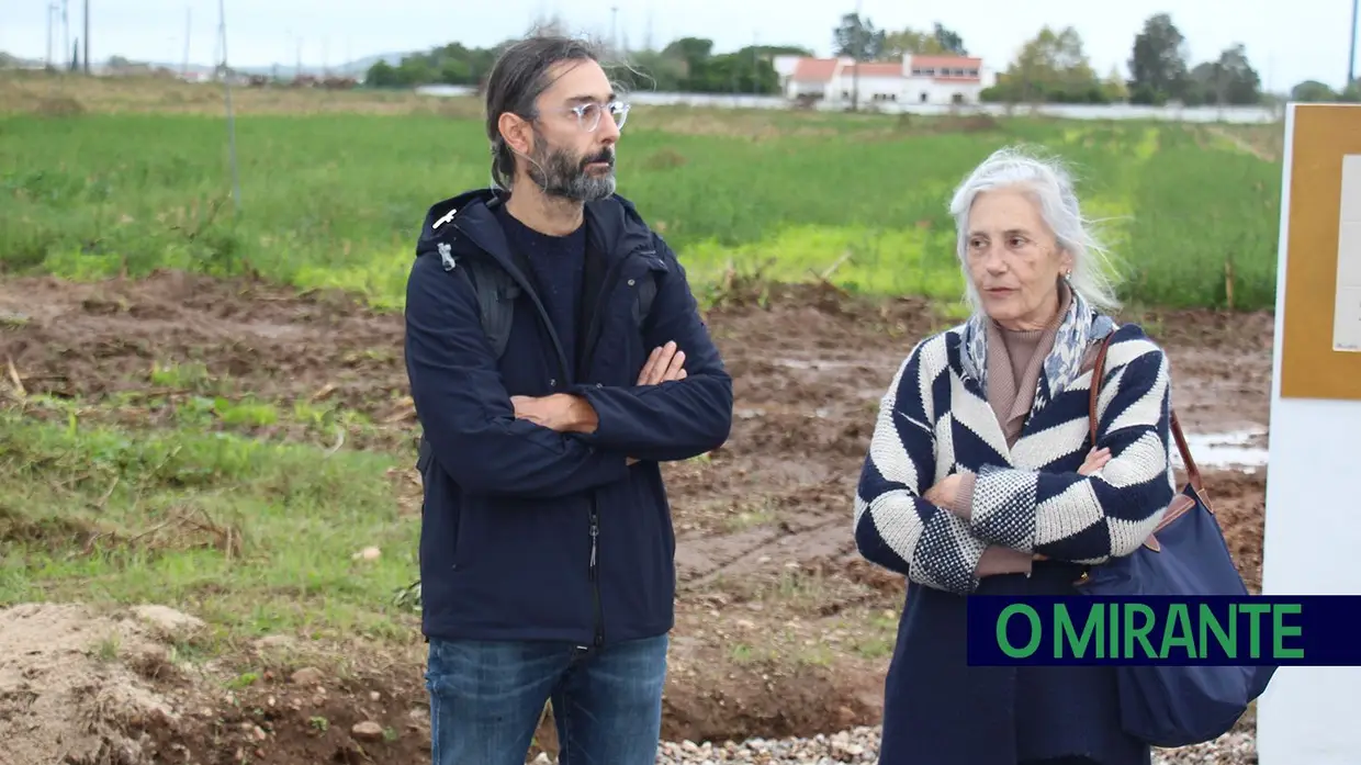 Dezenas de pessoas celebraram na Azinhaga centenário de José Saramago